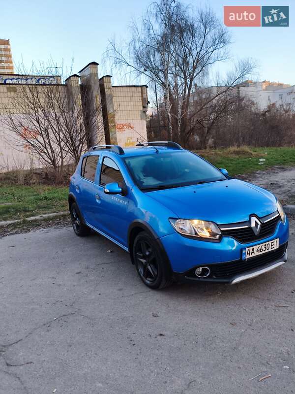 Хэтчбек Renault Sandero 2016 в Киеве