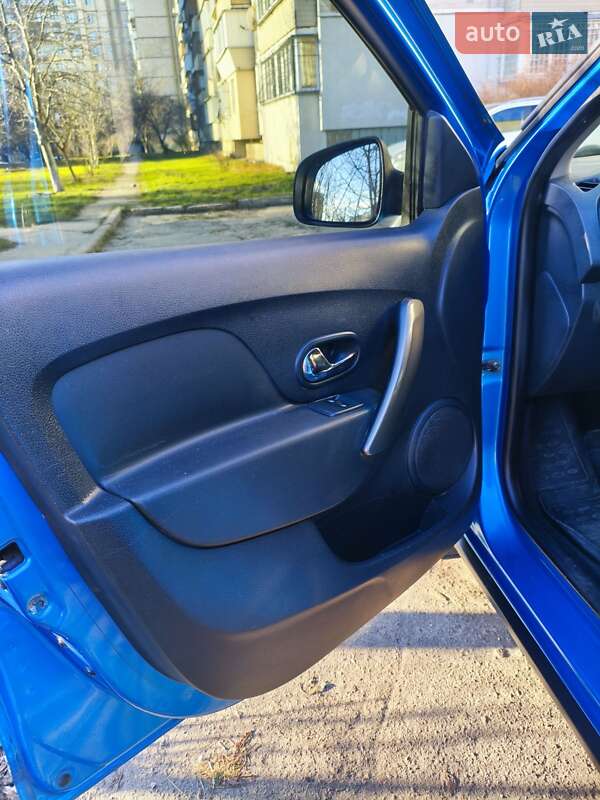 Хэтчбек Renault Sandero 2016 в Киеве