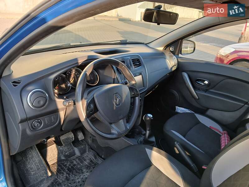 Хетчбек Renault Sandero 2015 в Львові