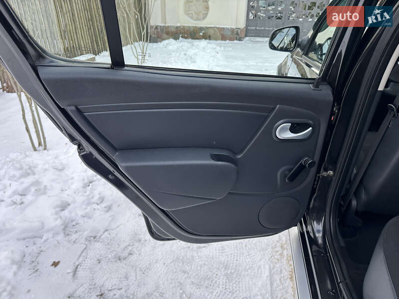 Хетчбек Renault Sandero 2012 в Києві фото 74 Хетчбек Renault Sandero 2012 в Києві