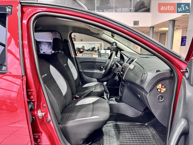 Хэтчбек Renault Sandero 2015 в Одессе