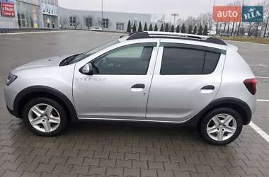 Хэтчбек Renault Sandero 2016 в Николаеве