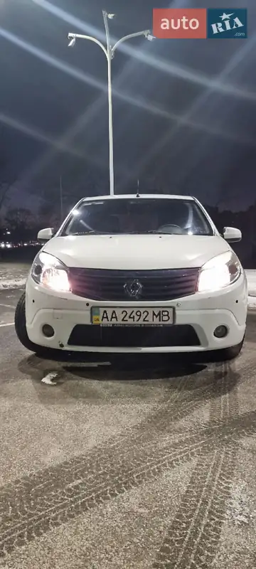 Renault Sandero 2011