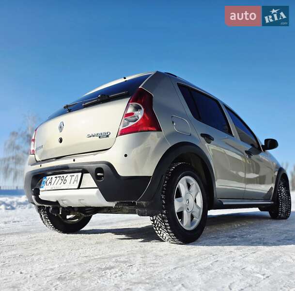 Хэтчбек Renault Sandero 2011 в Киеве