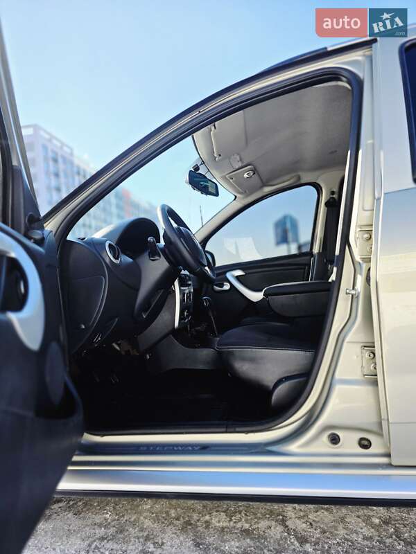 Хэтчбек Renault Sandero 2011 в Киеве