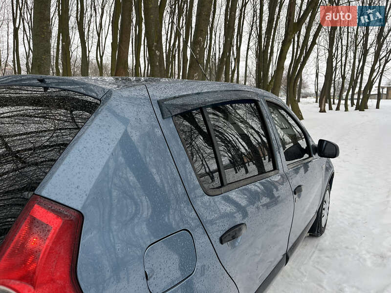 Хэтчбек Renault Sandero 2011 в Хотине