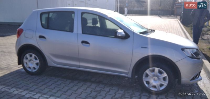 Хетчбек Renault Sandero 2013 в Ромнах