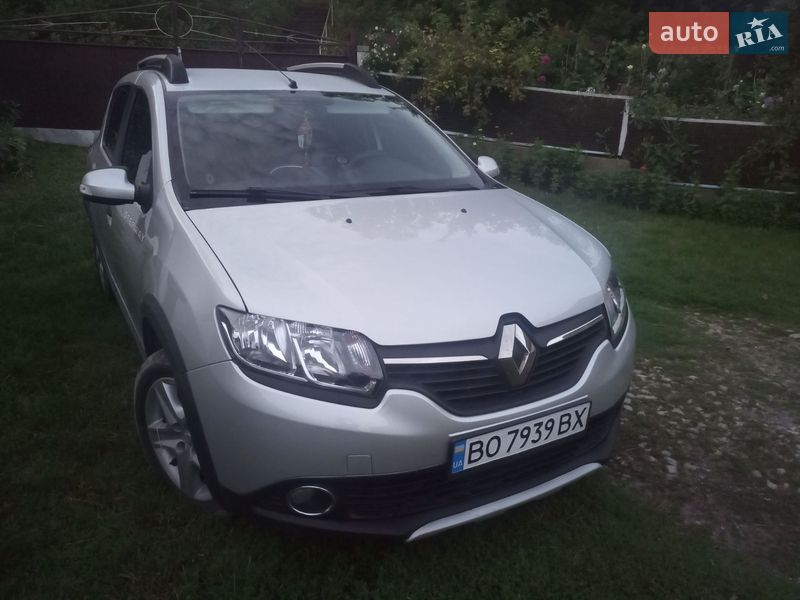 Хэтчбек Renault Sandero 2016 в Гусятине