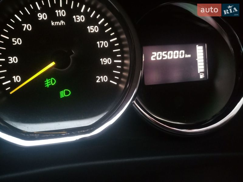 Хэтчбек Renault Sandero 2016 в Гусятине