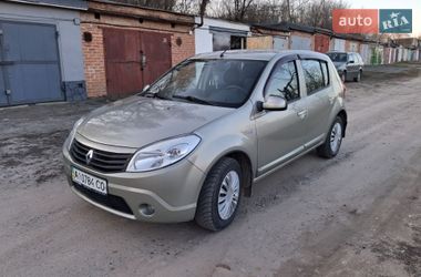 Хетчбек Renault Sandero 2011 в Лубнах