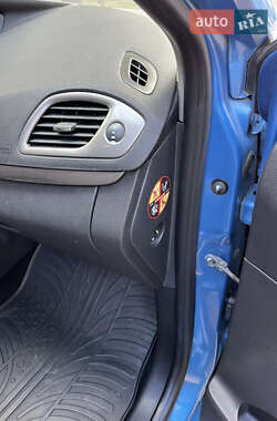 Минивэн Renault Scenic XMOD 2013 в 