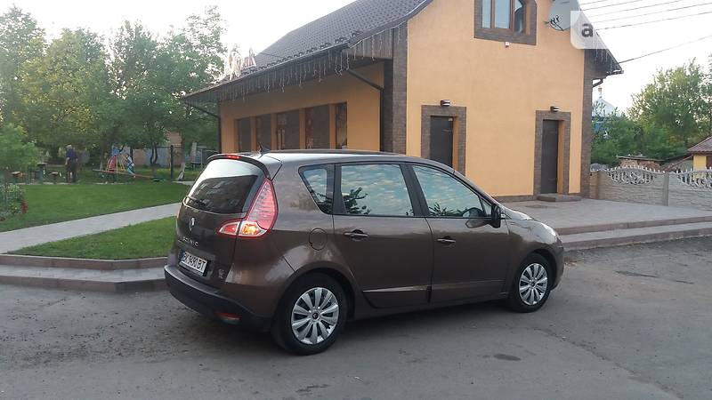 Хэтчбек Renault Scenic 2011 в Дубно