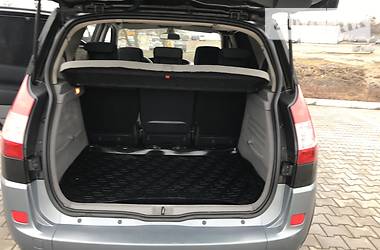 Хетчбек Renault Scenic 2004 в 