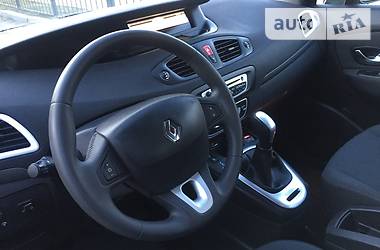Хэтчбек Renault Scenic 2010 в 