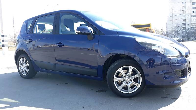Мінівен Renault Scenic 2011 в 