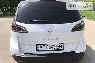 Хетчбек Renault Scenic 2012 в 