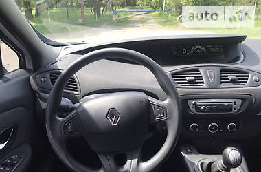 Хетчбек Renault Scenic 2012 в 