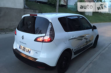 Хетчбек Renault Scenic 2012 в 