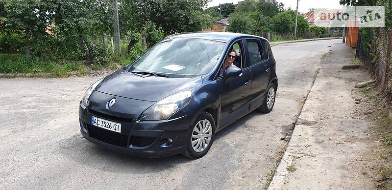 Хэтчбек Renault Scenic 2010 в Луцке