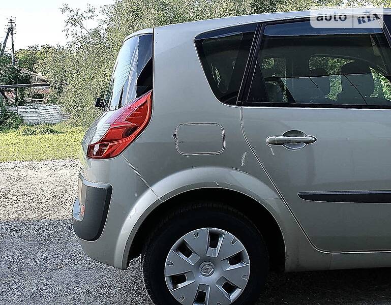 Мінівен Renault Scenic 2006 в Бурштині