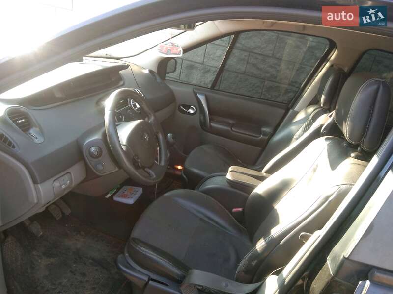 Минивэн Renault Scenic 2005 в Корце