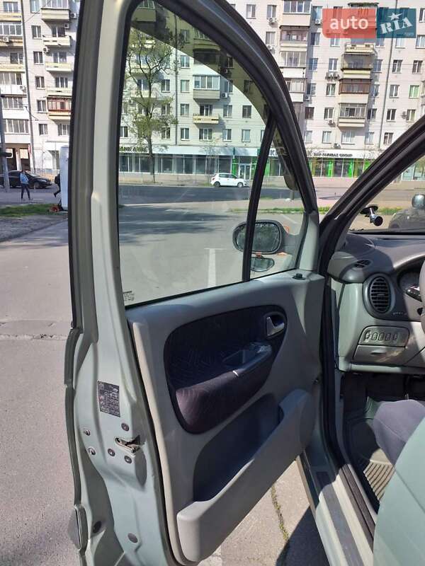 Мінівен Renault Scenic 2004 в Києві