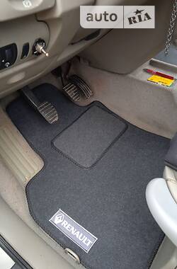 Минивэн Renault Scenic 2004 в 