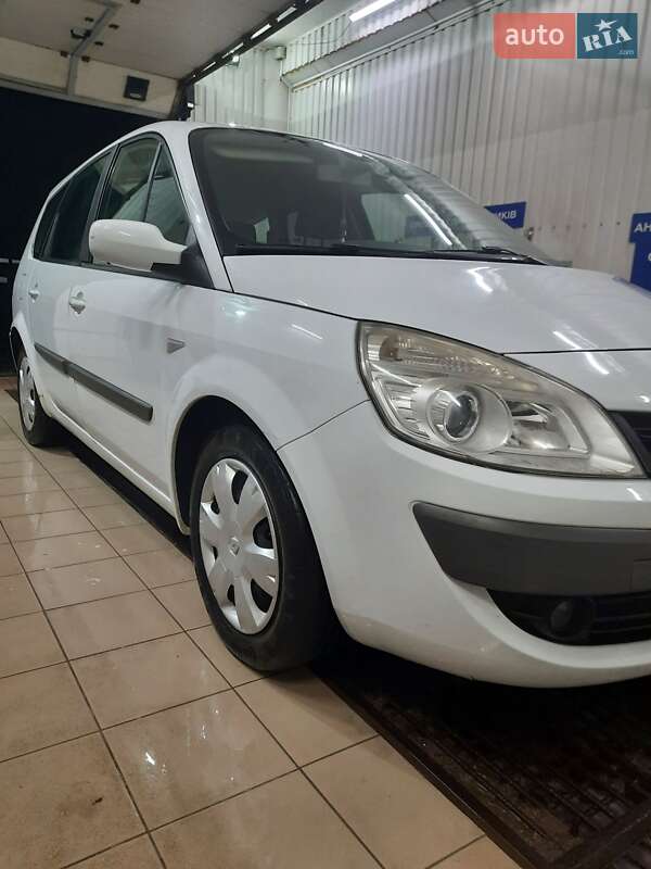 Минивэн Renault Scenic 2007 в Лохвице