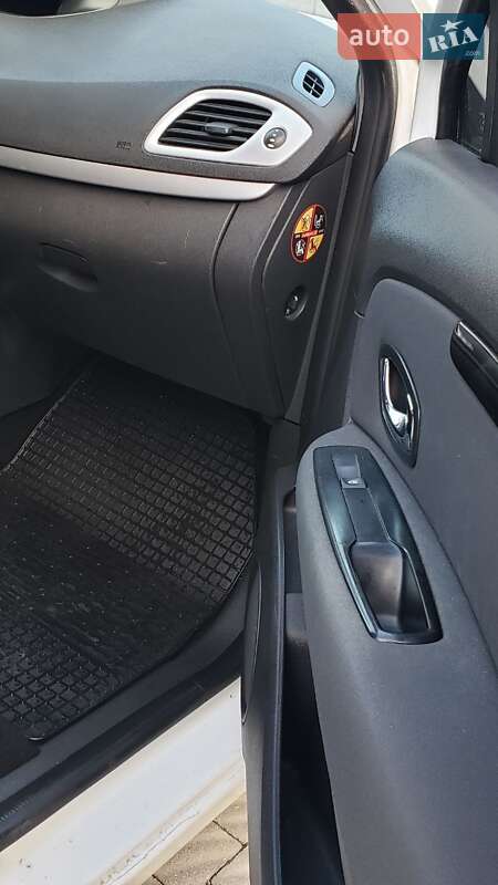 Минивэн Renault Scenic 2014 в Ровно