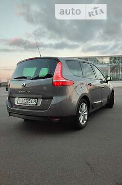 Минивэн Renault Scenic 2010 в 