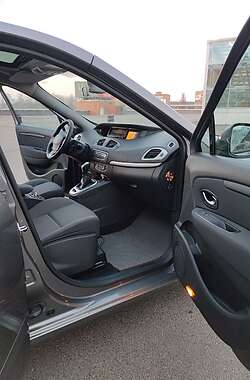 Минивэн Renault Scenic 2010 в 