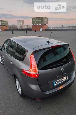 Минивэн Renault Scenic 2010 в 