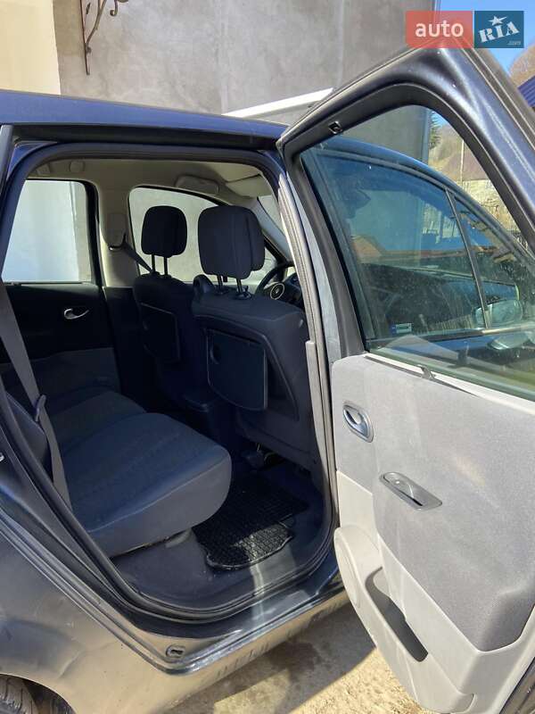 Минивэн Renault Scenic 2006 в Хусте