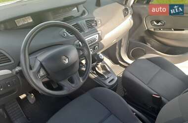 Минивэн Renault Scenic 2013 в 