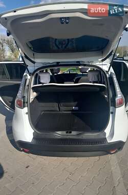 Минивэн Renault Scenic 2013 в 