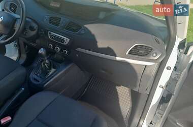 Минивэн Renault Scenic 2013 в 