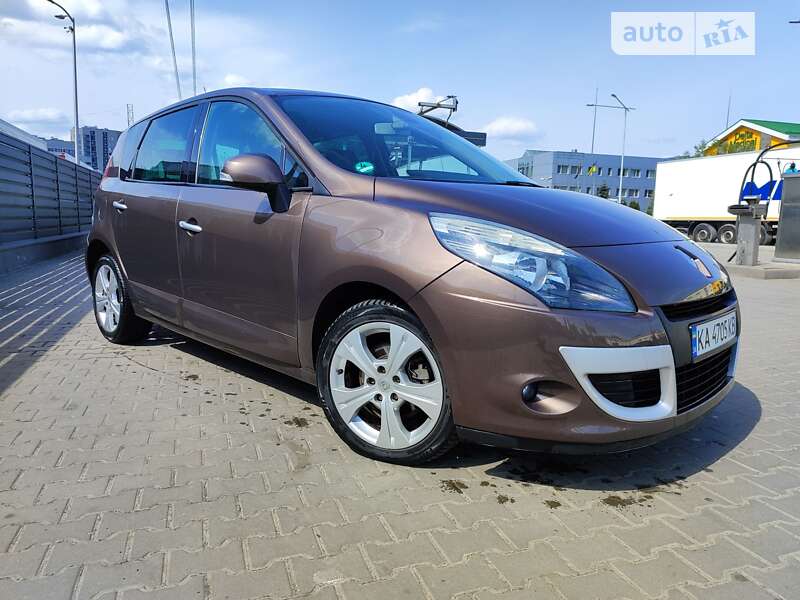 Минивэн Renault Scenic 2010 в 