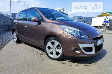 Минивэн Renault Scenic 2010 в 