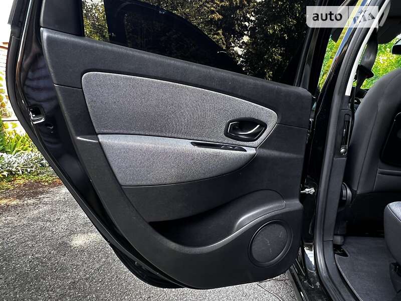 Минивэн Renault Scenic 2011 в Бершади