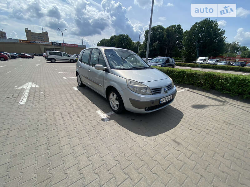 Минивэн Renault Scenic 2004 в 
