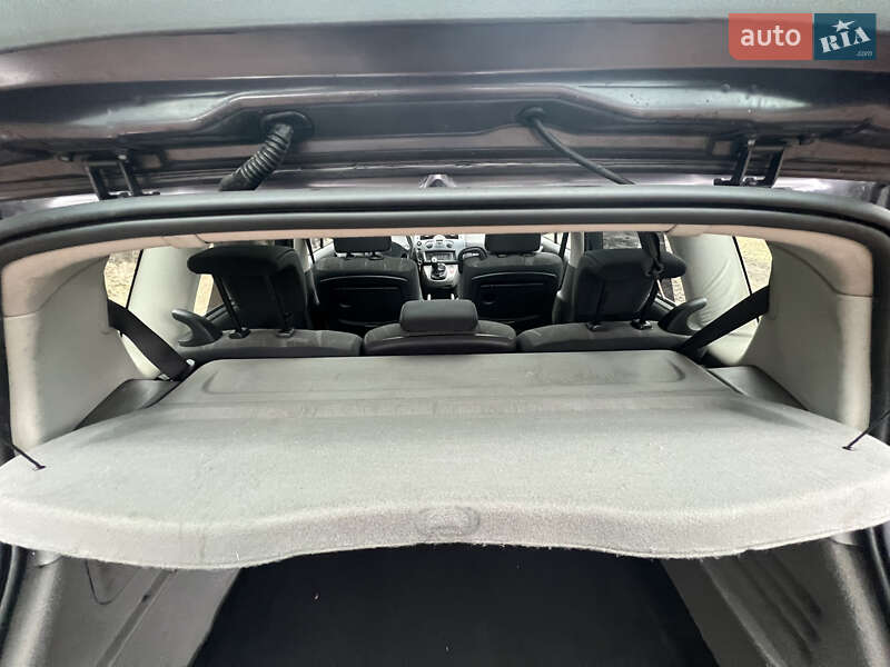 Минивэн Renault Scenic 2004 в Радомышле