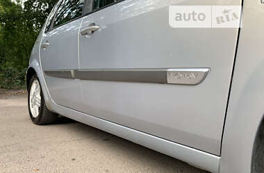 Минивэн Renault Scenic 2004 в 