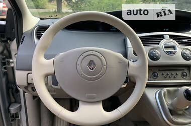 Минивэн Renault Scenic 2004 в 