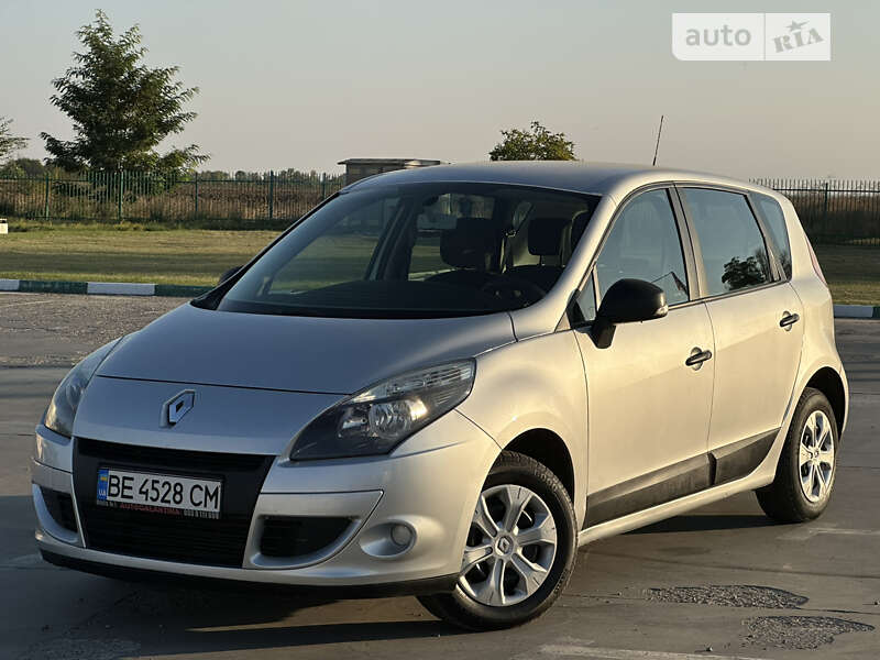 Минивэн Renault Scenic 2009 в 