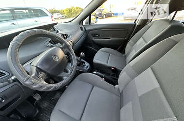 Минивэн Renault Scenic 2009 в 