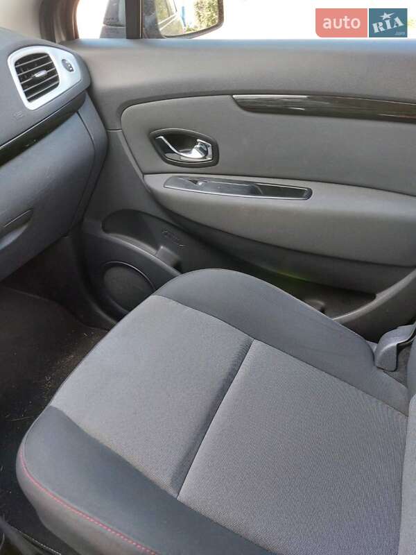 Мінівен Renault Scenic 2012 в Пирятині