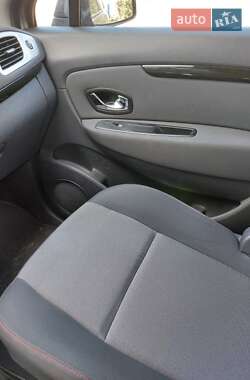 Минивэн Renault Scenic 2012 в 