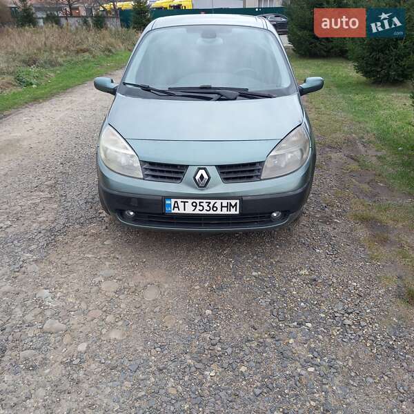 Минивэн Renault Scenic 2004 в Долине