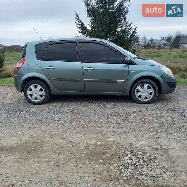 Минивэн Renault Scenic 2004 в Долине