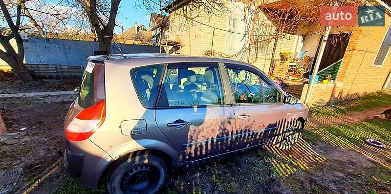Минивэн Renault Scenic 2004 в Ахтырке